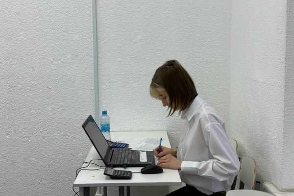 Куда поступить ребенку после 9 класса: медицинский, педагогический или экономический колледж?